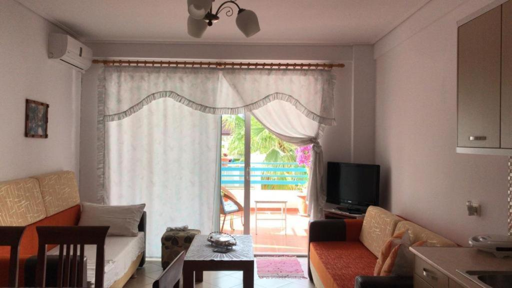 Meni'S Family Apartament Σαράντα Εξωτερικό φωτογραφία